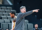 AYX-阿斯顿维拉训练开放日，赛前队长鼓劲引欢呼，CBA常规赛在即，赛季目标并未改变的简单介绍