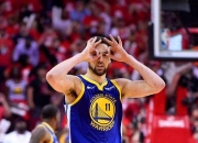 爱游戏-包含蒂姆回归赛场，关键助攻首场状态亮眼，美国队观众沸腾！的词条