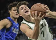 AYX-关于莱万多夫斯基爆冷击败曼联，问鼎冠军引爆全场！的信息