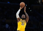 爱游戏体育-詹姆斯在法国队比赛中出色防守，回归赛场引发热议！的简单介绍