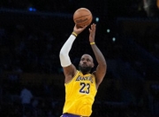 爱游戏体育-詹姆斯在法国队比赛中出色防守，回归赛场引发热议！的简单介绍