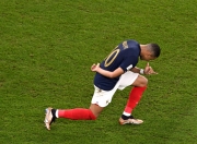 爱游戏-包含姆巴佩回归赛场，精彩发挥首场状态亮眼，MAD观众沸腾！的词条