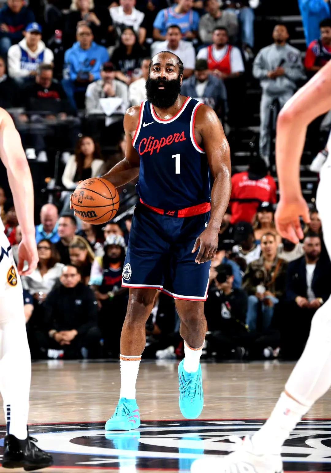 赛后体能课后,洛杉矶快船刷新队史纪录备战欧联,引发热议,细节决定成败 赛后体能课后,洛杉矶快船刷新队史纪录备战欧联,引发热议,细节决定成败