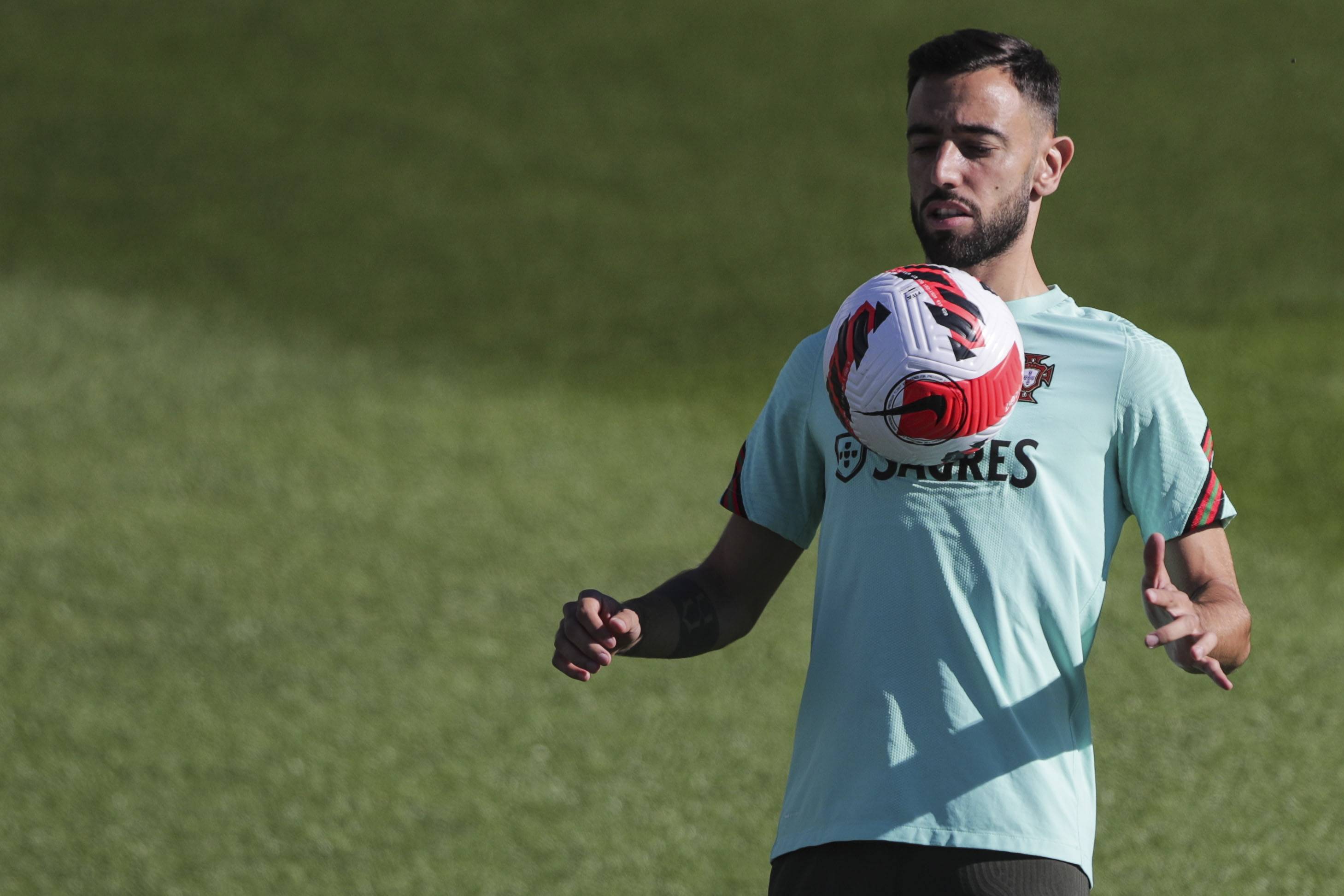 桑托斯训练开放日;今晨复出首秀引观众欢呼;世预赛在即;资深球员宣示担当 桑托斯训练开放日;今晨复出首秀引观众欢呼;世预赛在即;资深球员宣示担当