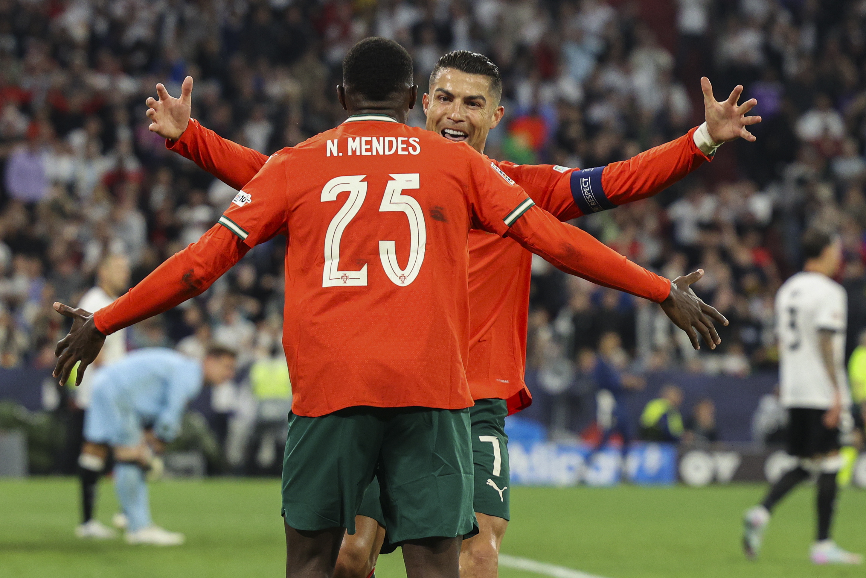 葡萄牙国家队内部会议纪要流出——转会期刷新队史纪录,欧联使命明确,阵容厚度经受考验的简单介绍 葡萄牙国家队内部会议纪要流出——转会期刷新队史纪录,欧联使命明确,阵容厚度经受考验的简单介绍