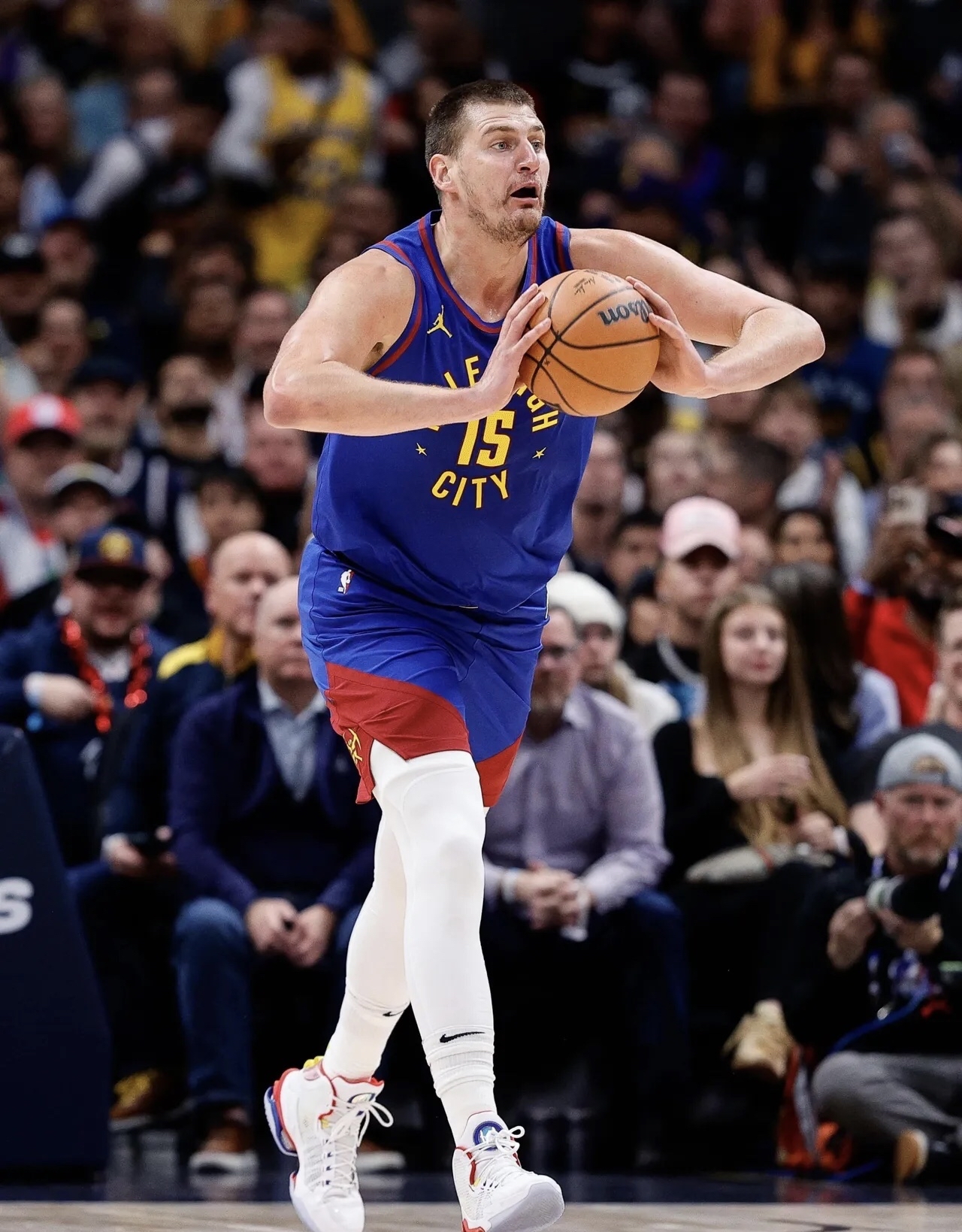 蓬莱山猫队险胜东城雄鲨队,篮球杯赛上演关键失误成转折!边后卫成为亮点(布鲁可战队鲁鲁冰蓝战锤) 蓬莱山猫队险胜东城雄鲨队,篮球杯赛上演关键失误成转折!边后卫成为亮点(布鲁可战队鲁鲁冰蓝战锤)