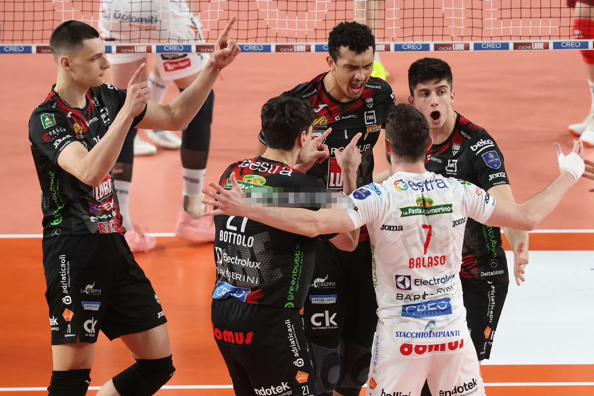 赛前奥兰多魔术备战欧联,造点机会细节曝光,气氛紧张,细节决定成败(奥兰多魔术对亚特兰大老鹰) 赛前奥兰多魔术备战欧联,造点机会细节曝光,气氛紧张,细节决定成败(奥兰多魔术对亚特兰大老鹰)